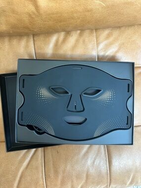NIB LED Photon Therapy Face Mask – 7 Color Light Therapy Anti-Aging Mask